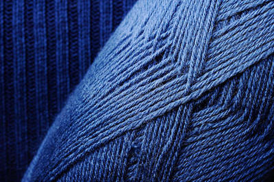 創(chuàng)意融合 卡里布迪斯電子產(chǎn)品與針織藝術的視覺碰撞